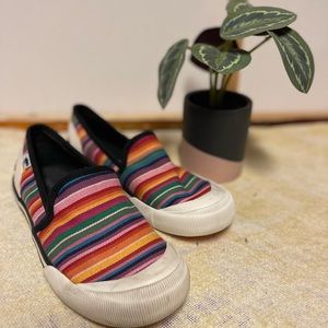 Rocket dog woman’s shoe size 7 multicolored